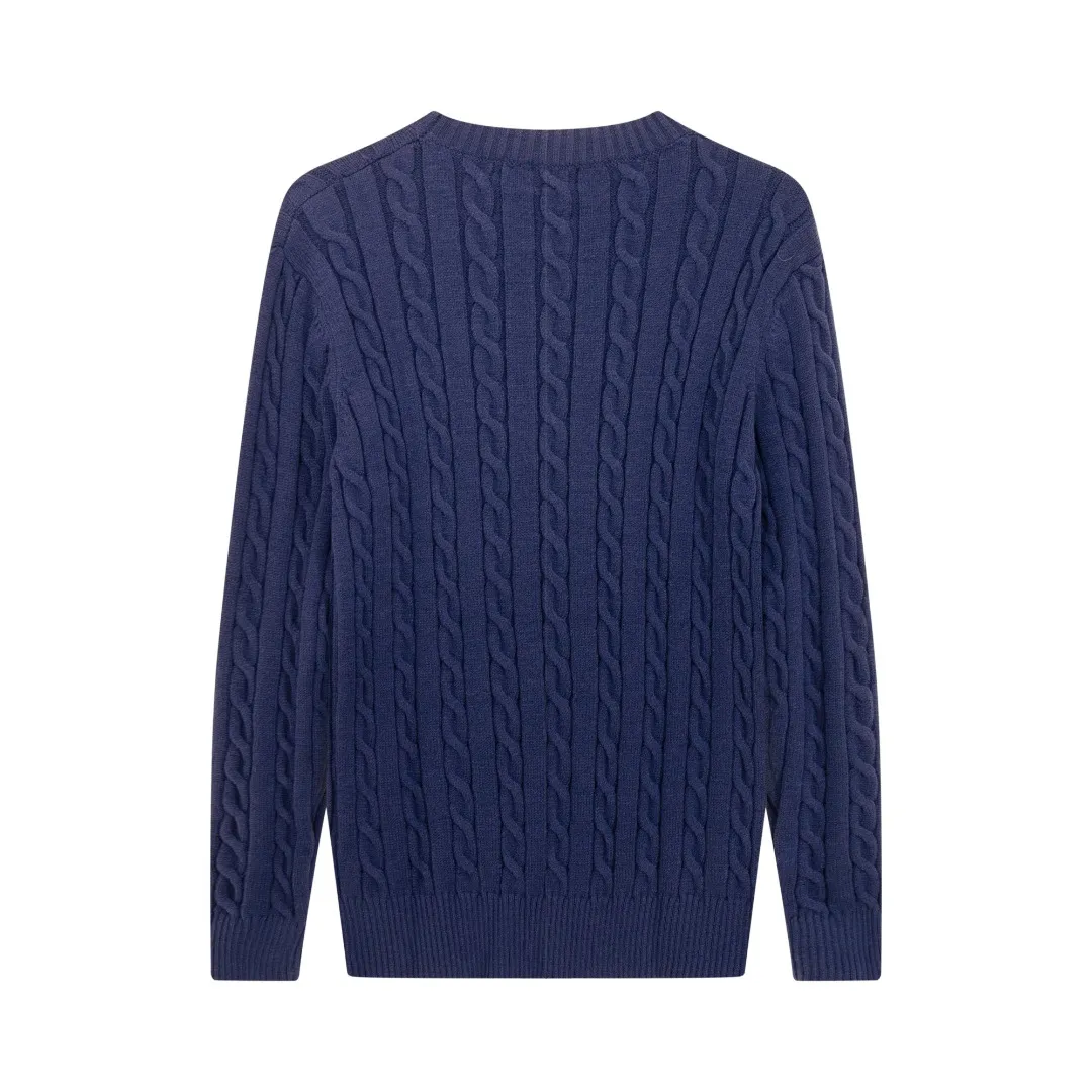 P210 [Ralph Lauren round neck solid color pony embroidery logo twist knitted sweater] ✅Ralph Lauren classic basic versatile knitted pullover crew neck sweater for men and women ✅Main supplier platform live broadcast Wholesale entity Replenish when out of stock will not be removed from the shelves ✅ZP quality 1:1 pattern making Scan the code to enter the GF website Counter quality ✅Detailed quality is the only one in Guangzhou Imported quality cotton yarn Focus on high-end cost-effective Good quality Needless to say ✅The version is restored to the original version. The maximum size can be worn up to 1105 pounds. Loose, comfortable and stress-free. ✅The upper body is simple and easy to match. A must-have for ootd. Good-looking clothes are never picky. A must-have in couples’ wardrobes. Size: S-XL. Color: black, white, gray, royal blue, pink, sky blue, khaki.
